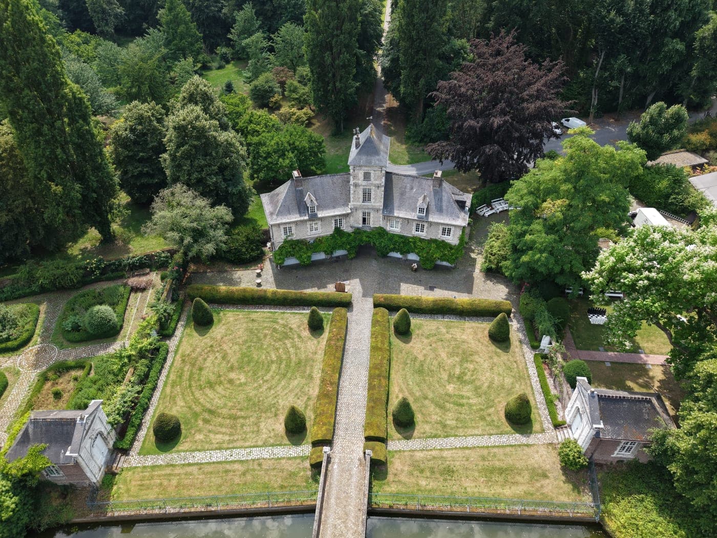 Mariage en domaine et jardins vus du ciel — château Flandre, drone Hazebrouck